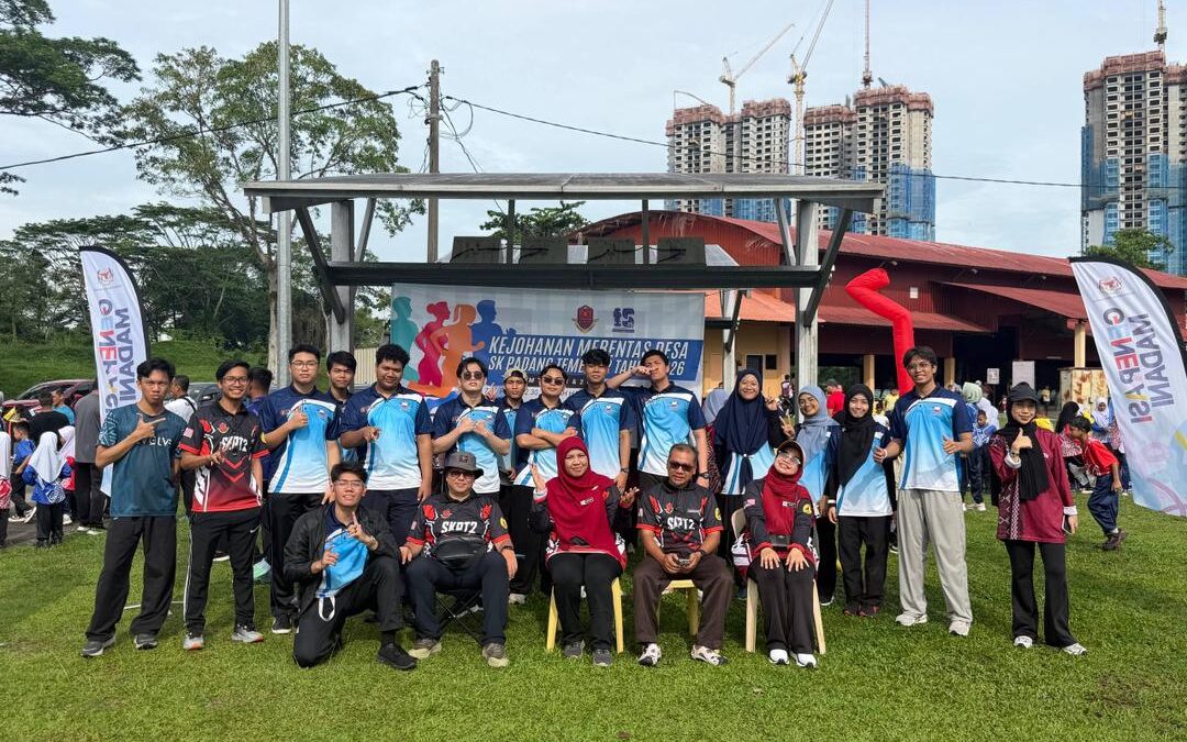SUKARELAWAN KSJ SANTUNI KOMUNITI MELALUI KEJOHANAN MERENTAS DESA SK PADANG TEMBAK 2